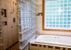 salle-de-bain-briquesdeverre